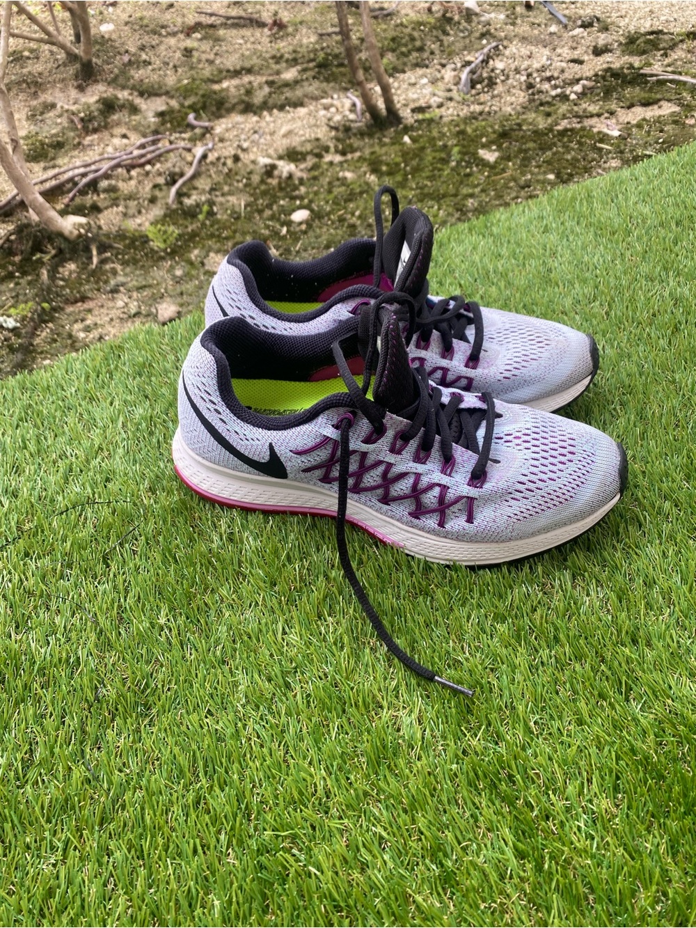 Nike Women’s Running Shoes in White with Black and Pink Details
